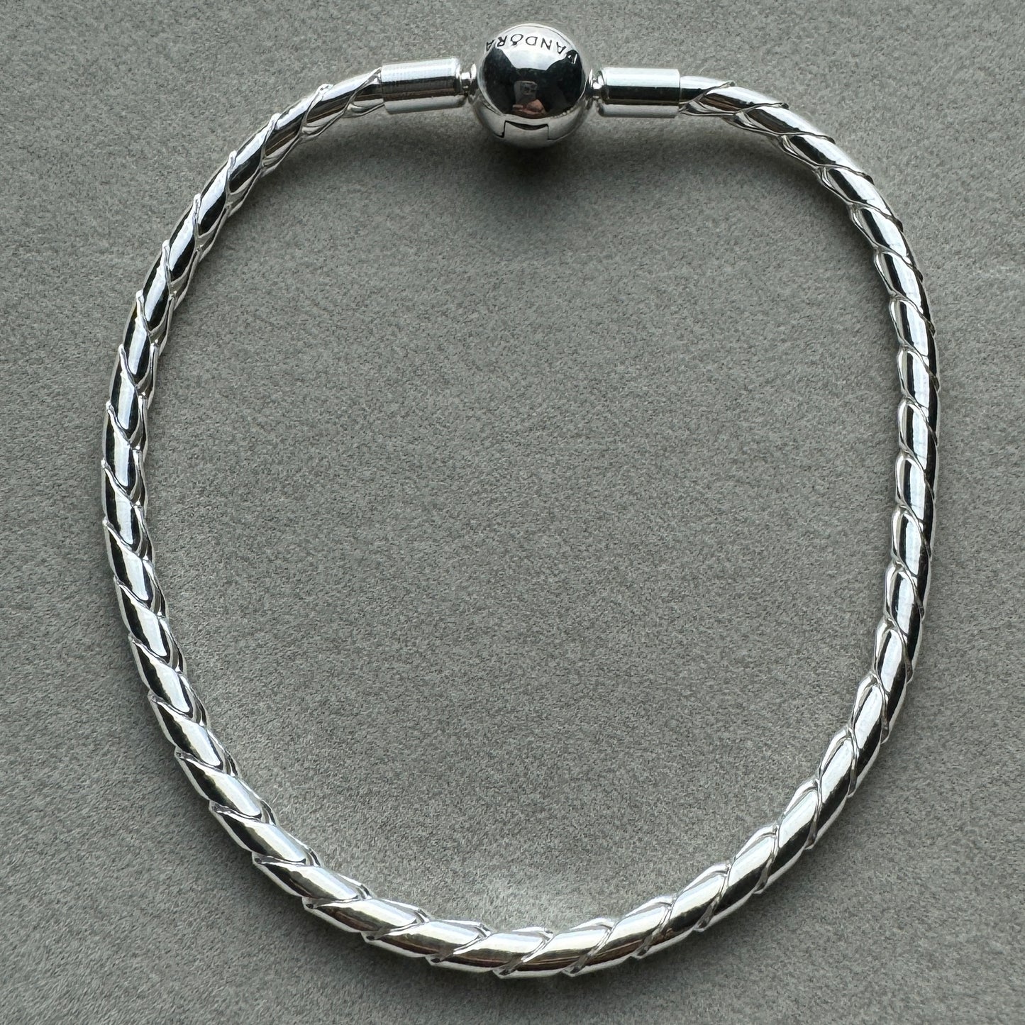 Brazalete Flexible Entrelazado