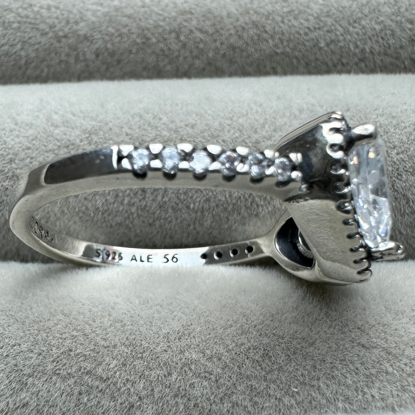 Anillo Halo Corazones Transparentes Brillantes