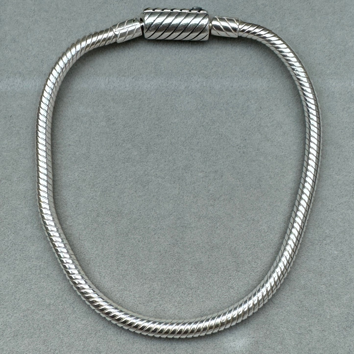Brazalete Flexible Cierre Deslizante Imán