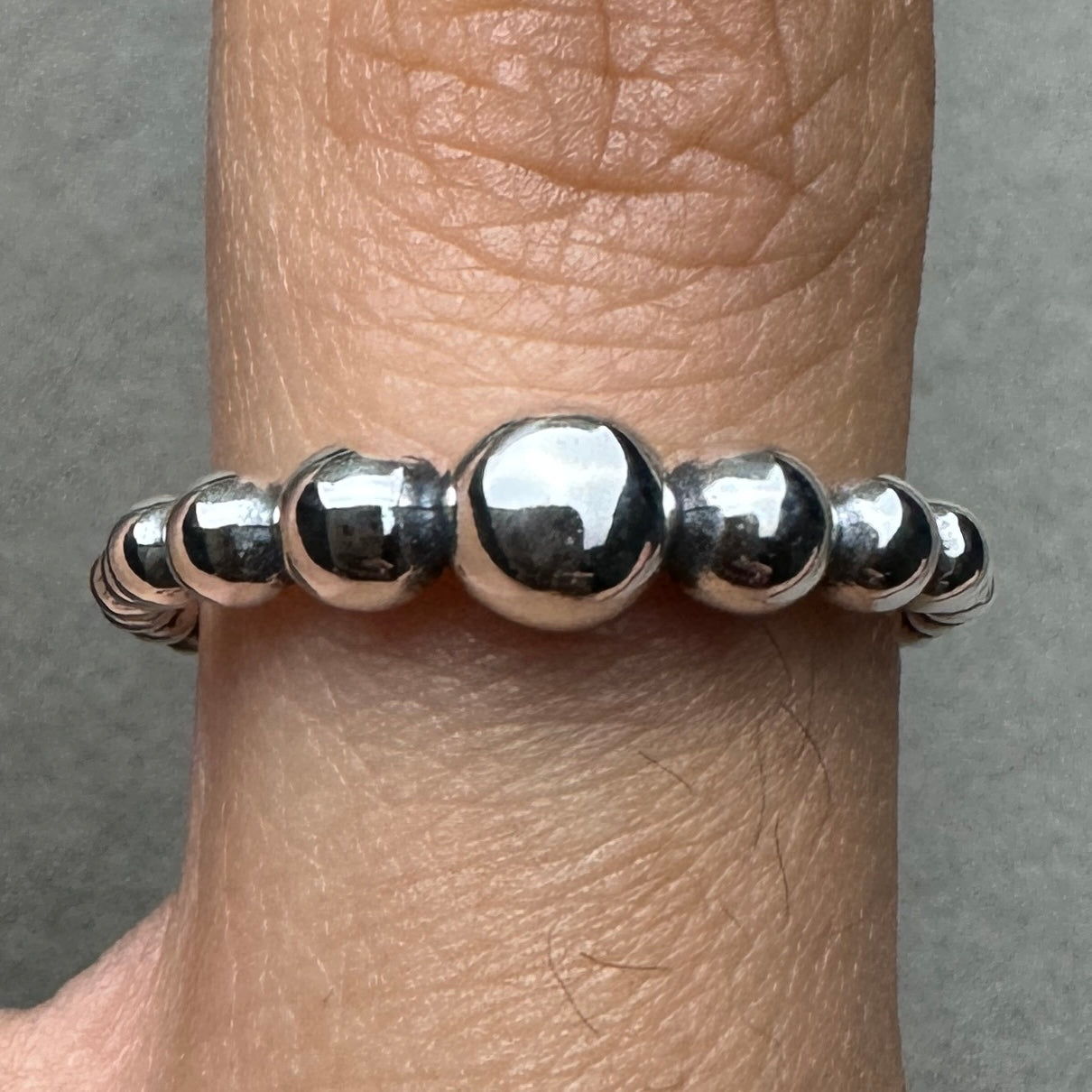 Anillo Bolitas
