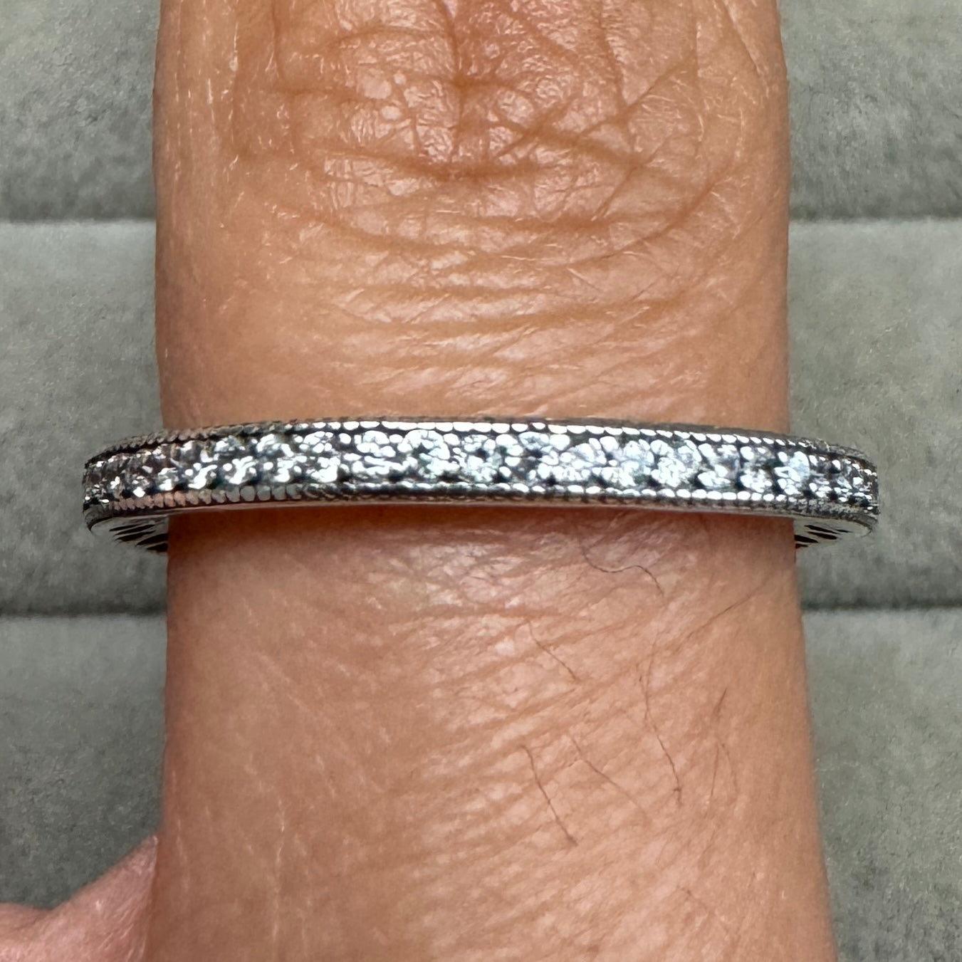 Anillo Brillante Corazones Laterales