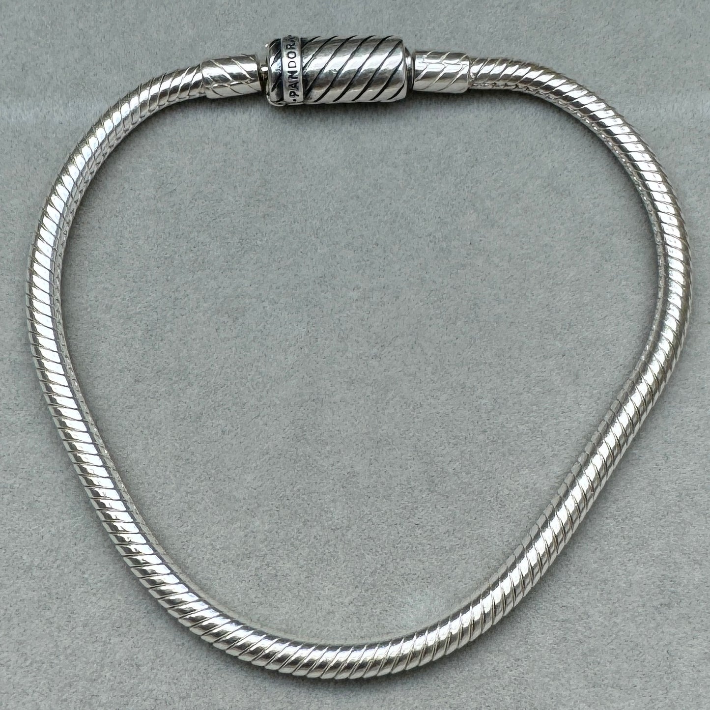 Brazalete Flexible Cierre Deslizante Imán