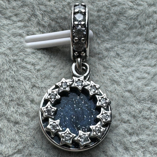 Charm Colgante Doble Estrellas Y Galaxia Dream It, Wish It, Do It