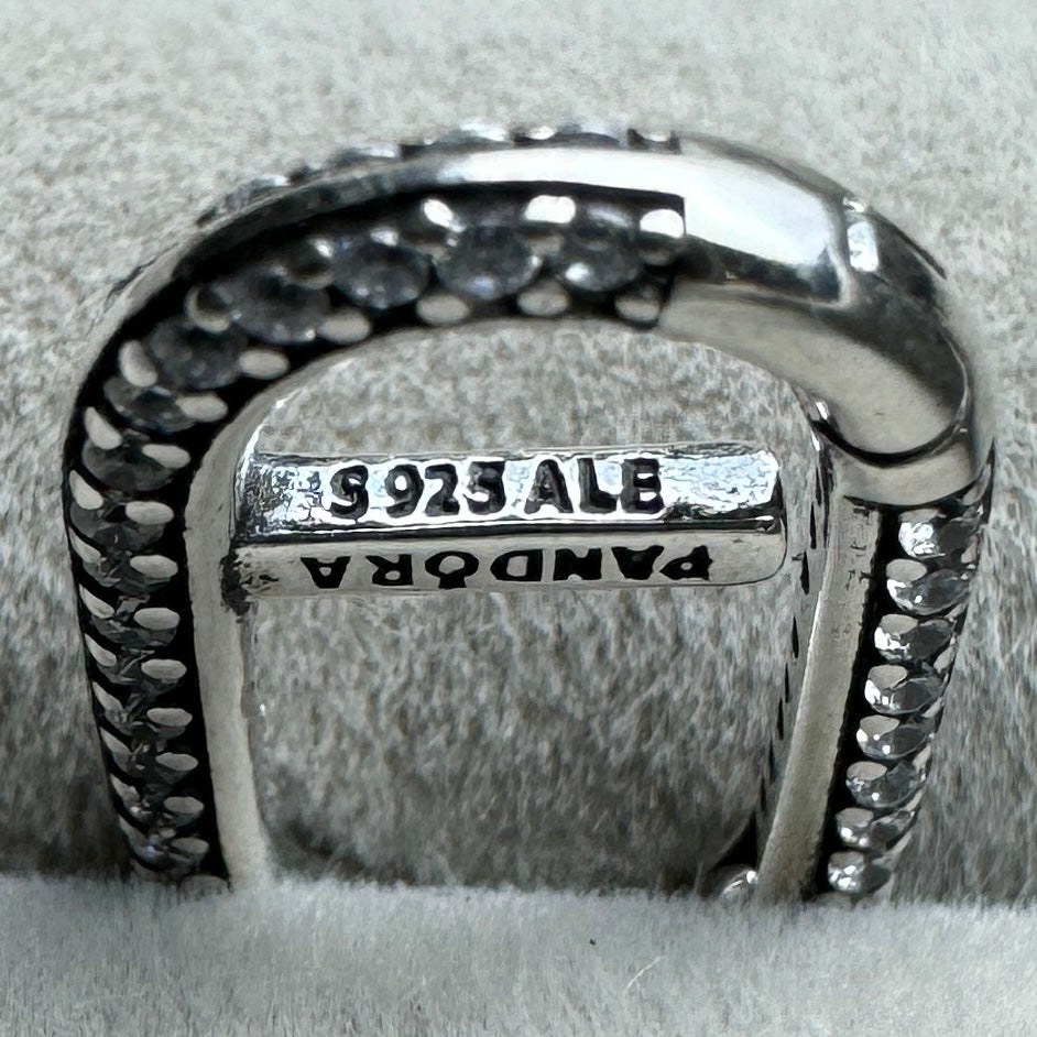 Arete Rectangular Logotipo Brillante (1 Pieza, Así Es El Modelo)