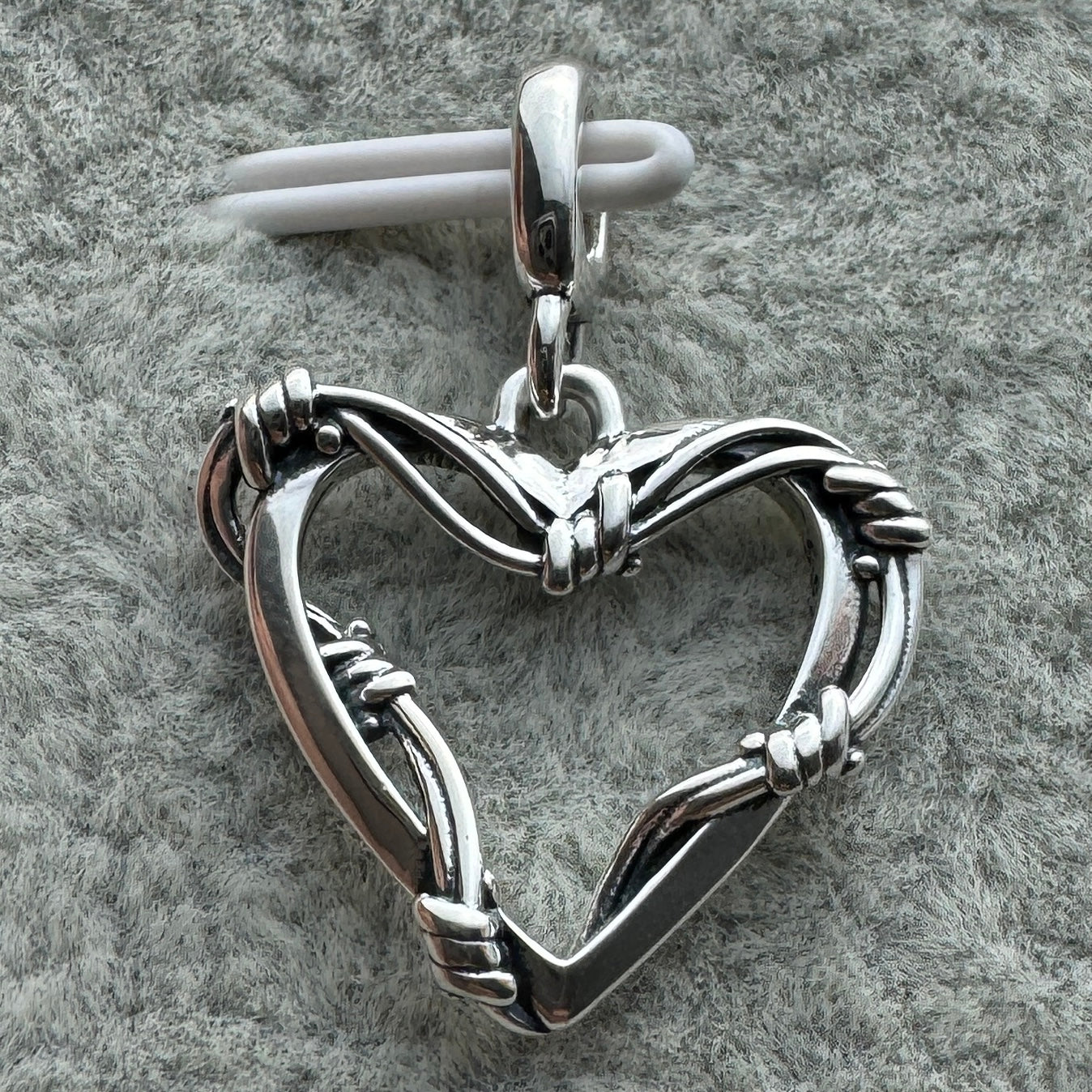 Charm Medallón Corazón Alambre ME