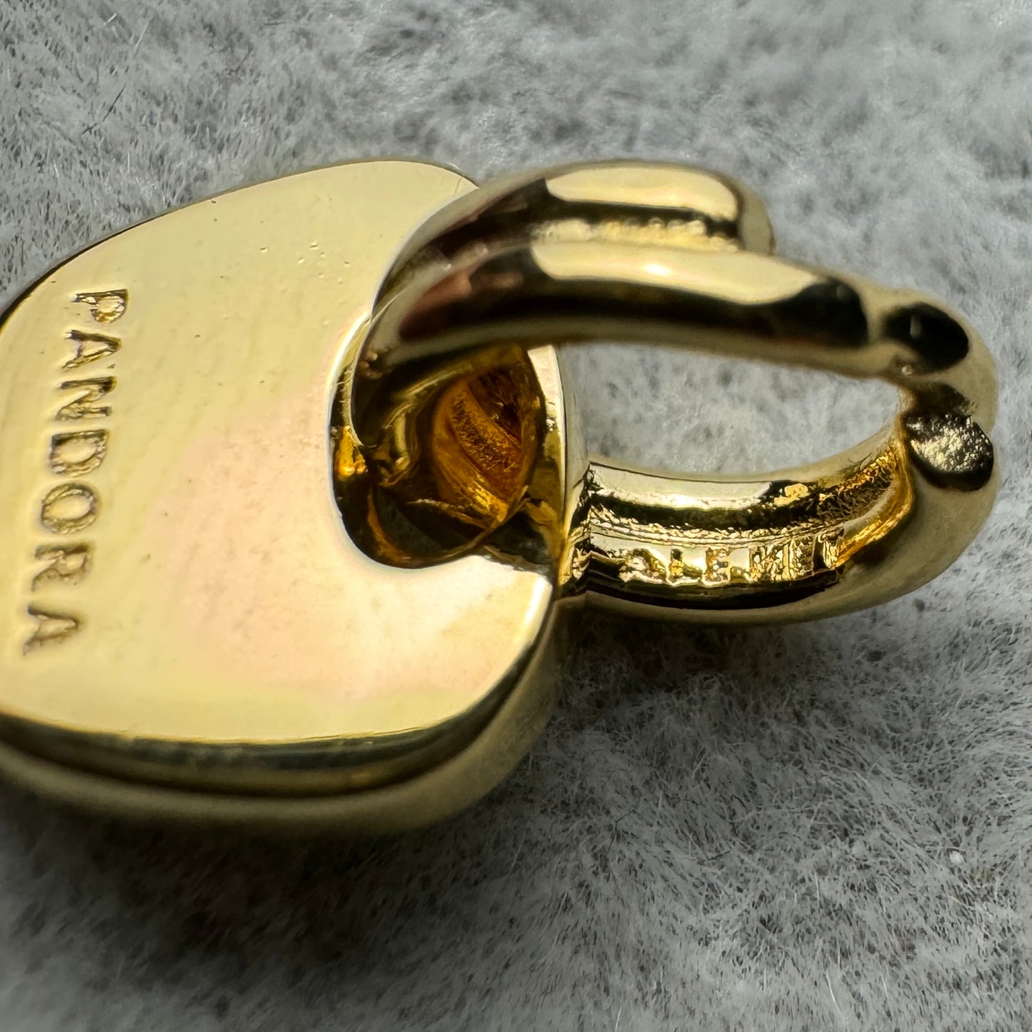 Charm Colgante Llave Dorada