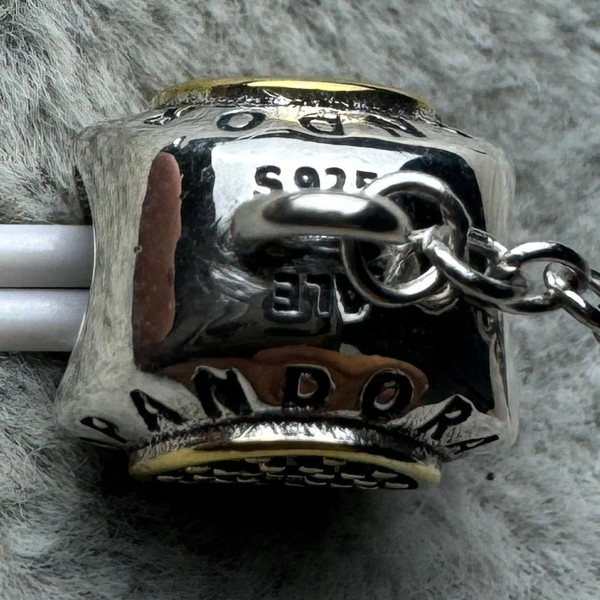 Cadena De Seguridad Logotipo Dorado