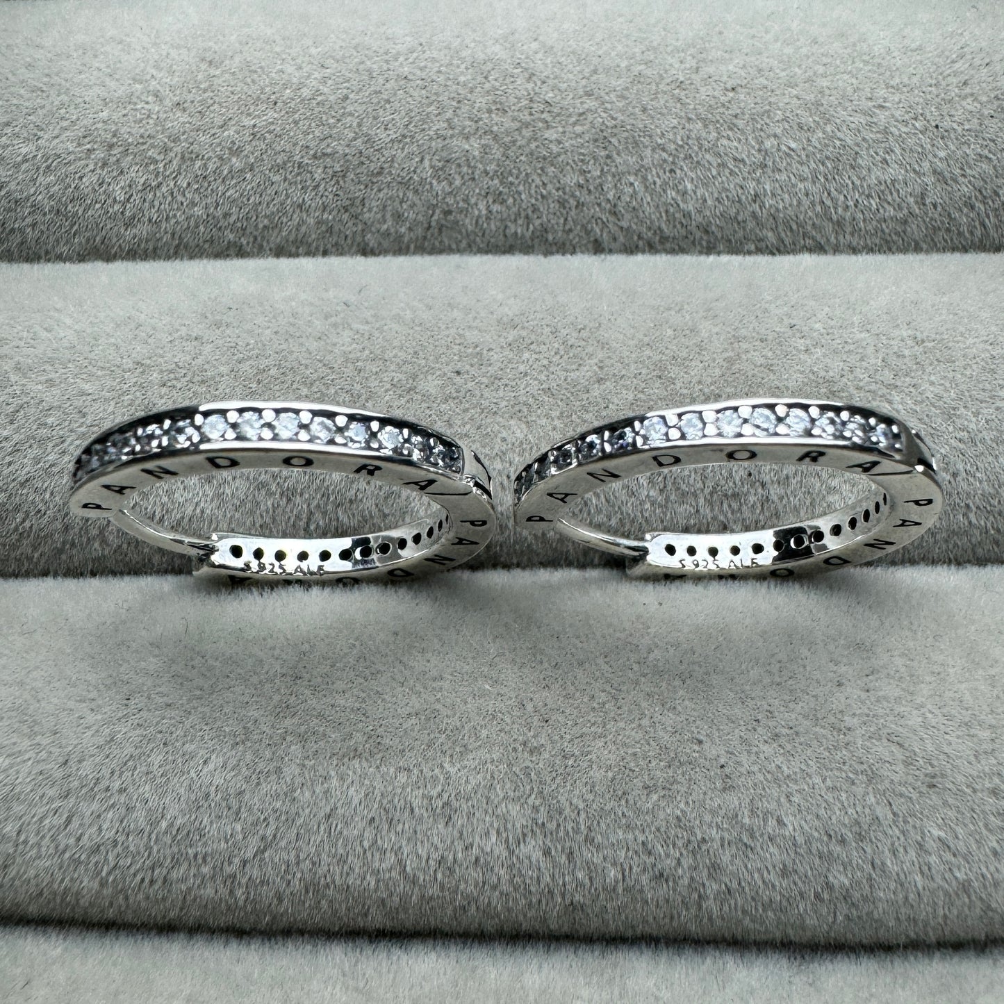 Aretes Logotipo Lateral
