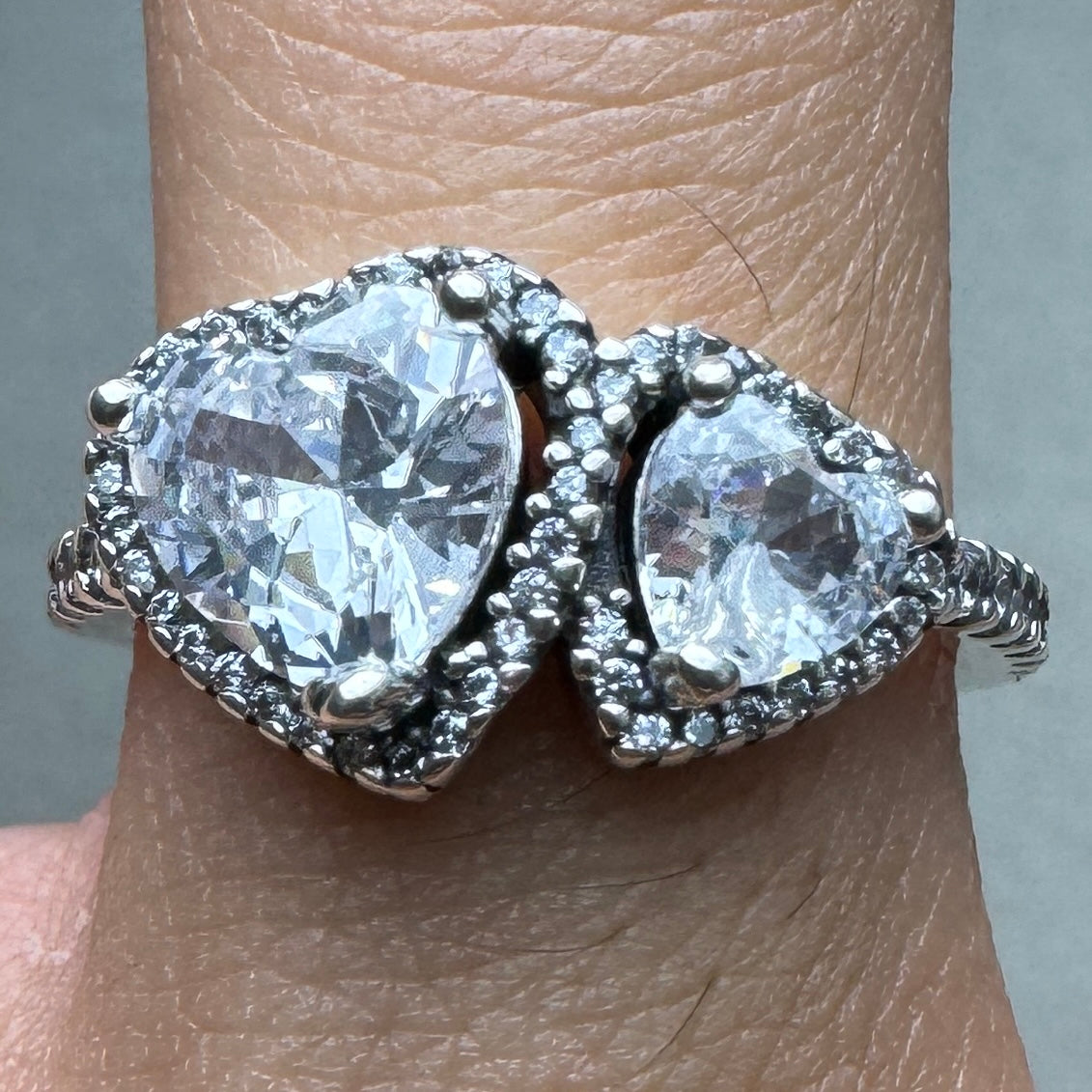 Anillo Halo Corazones Transparentes Brillantes