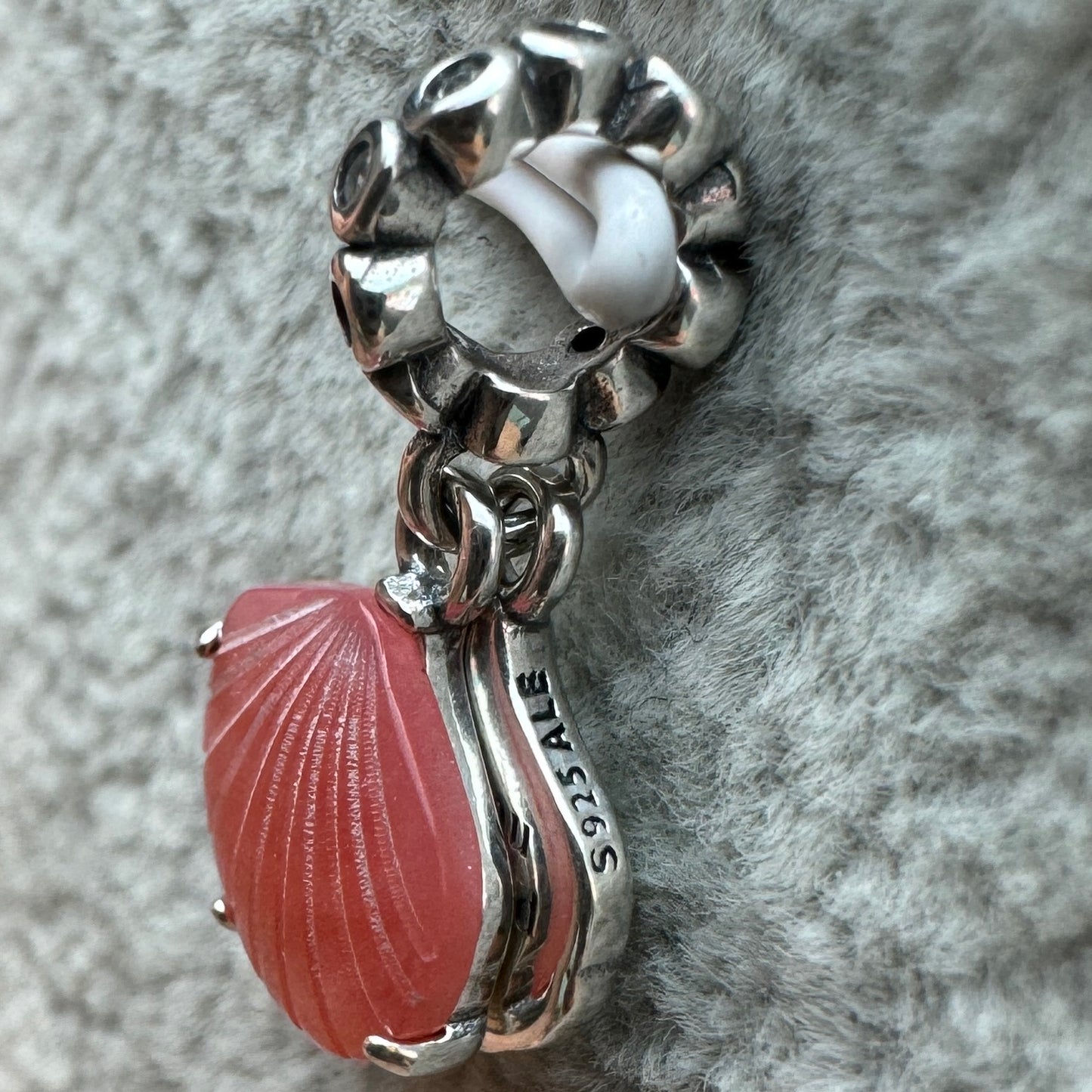 Charm Colgante Doble Concha Color Coral