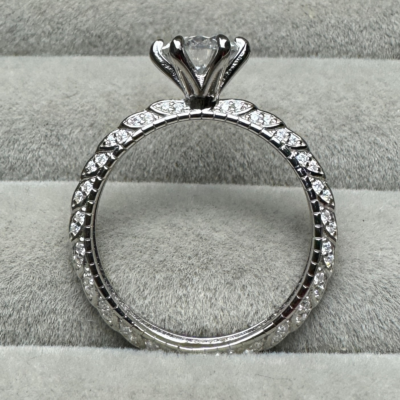 Anillo Contorno Brillante Moissanita