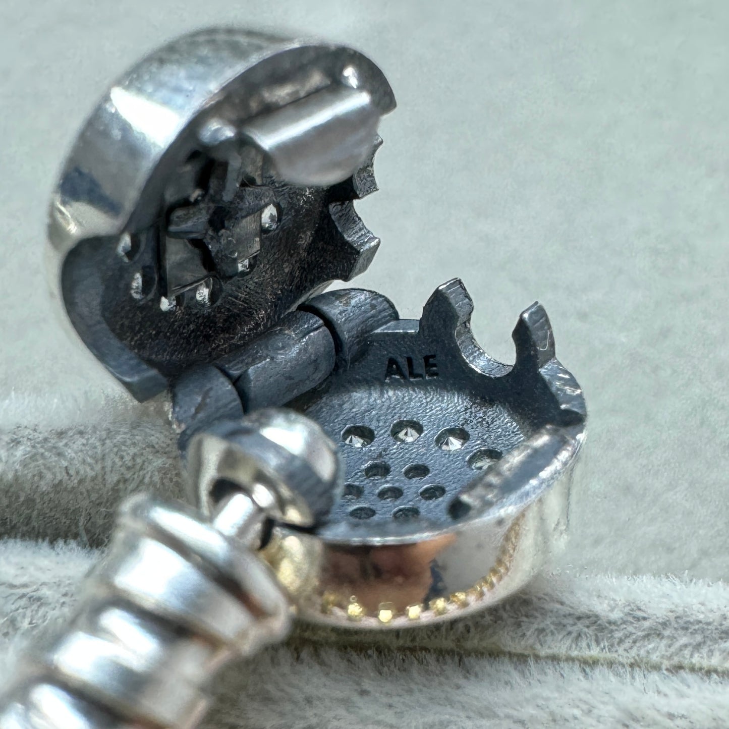 Brazalete Flexible Cierre Corona Redondo