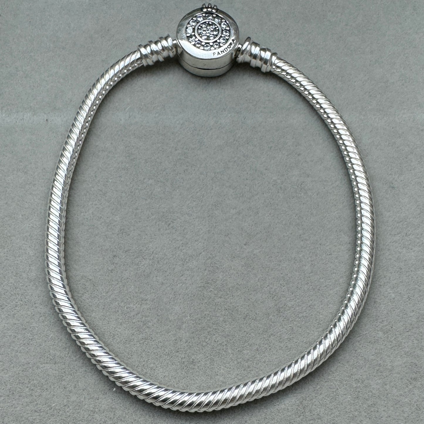 Brazalete Flexible Cierre Corona Redondo