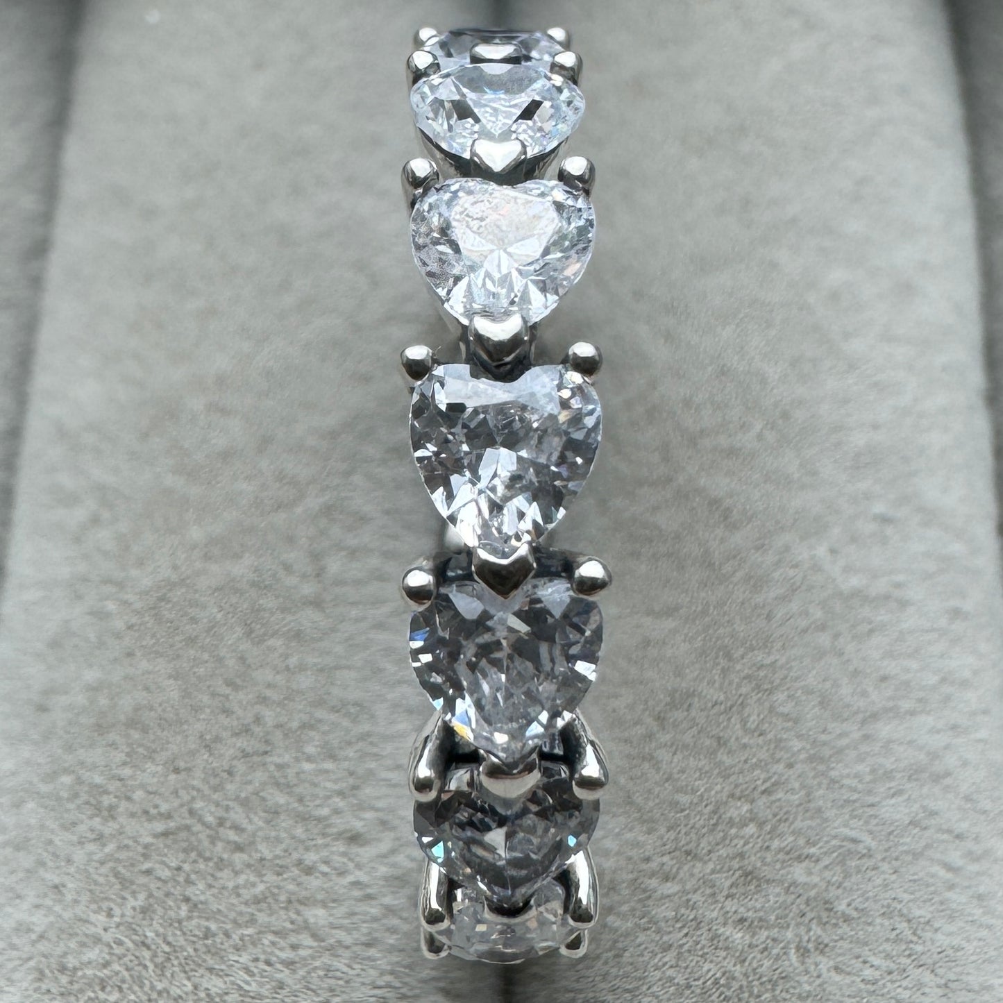 Anillo Alianza Corazones Transparentes Pandora Vista Frontal