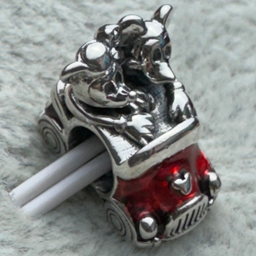 Charm Mickey Y Minnie En Carro Rojo Disney Parks