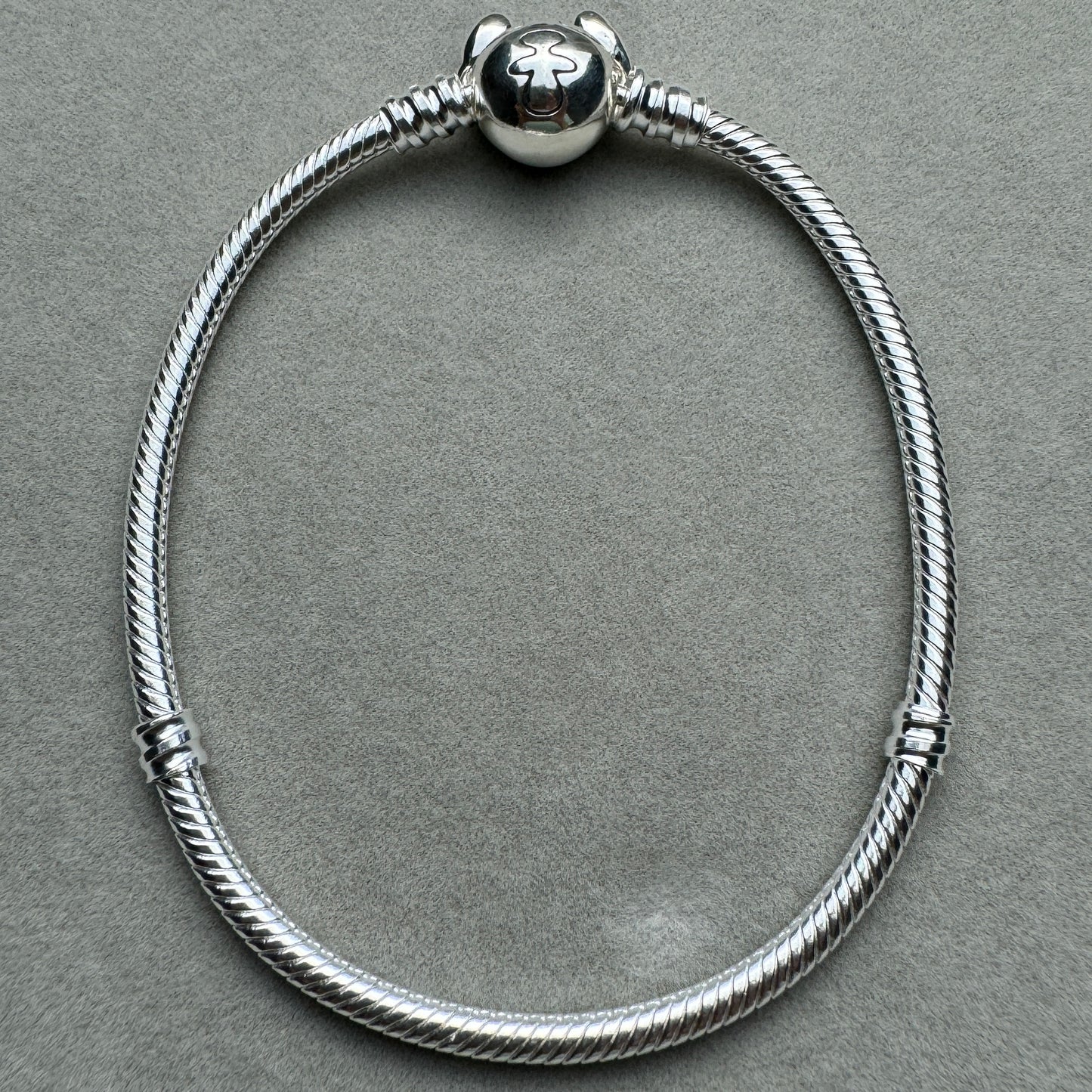 Brazalete Flexible Cierre Silueta Stitch Disney Pandora Vista Desde Atrás