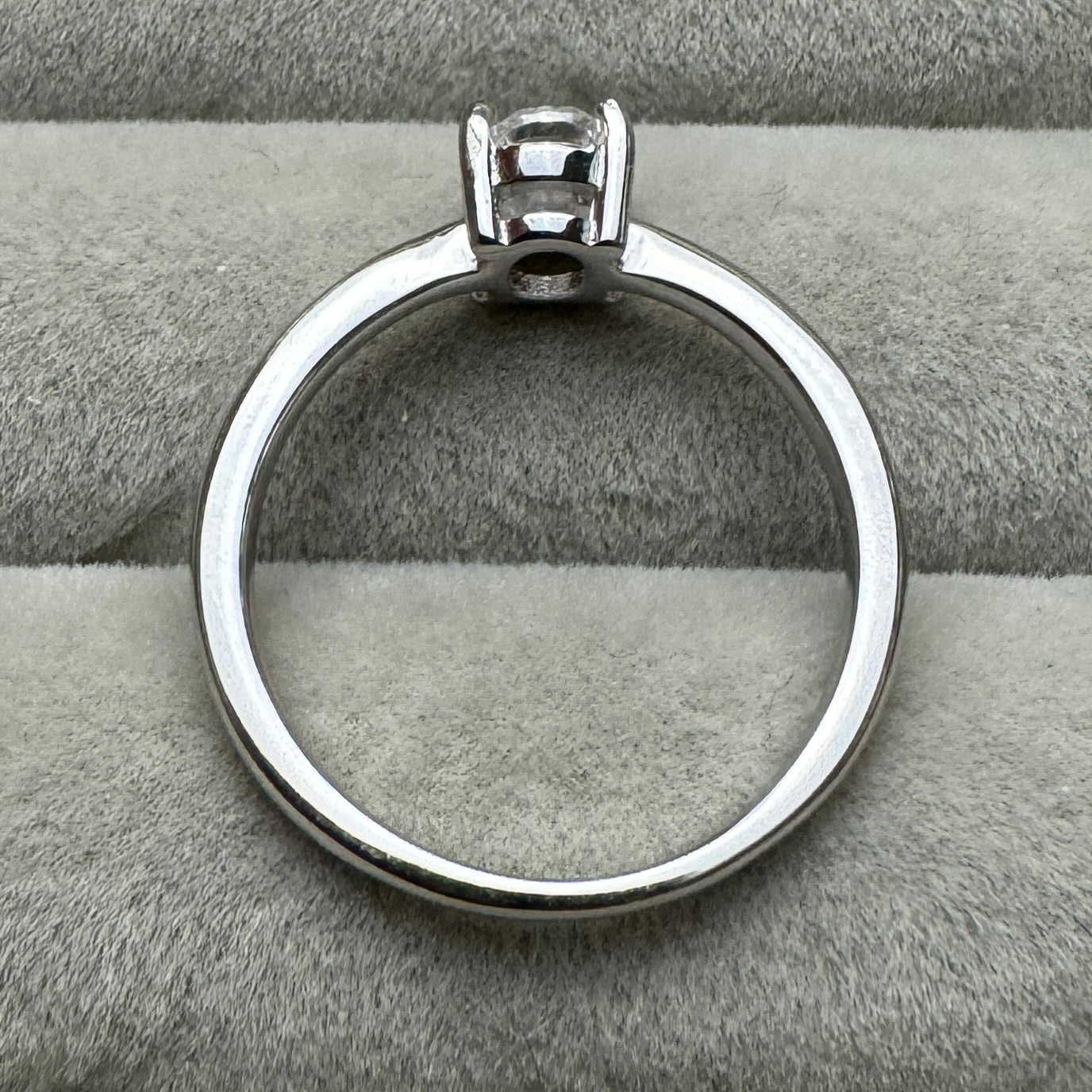 Anillo Ova Moissanita