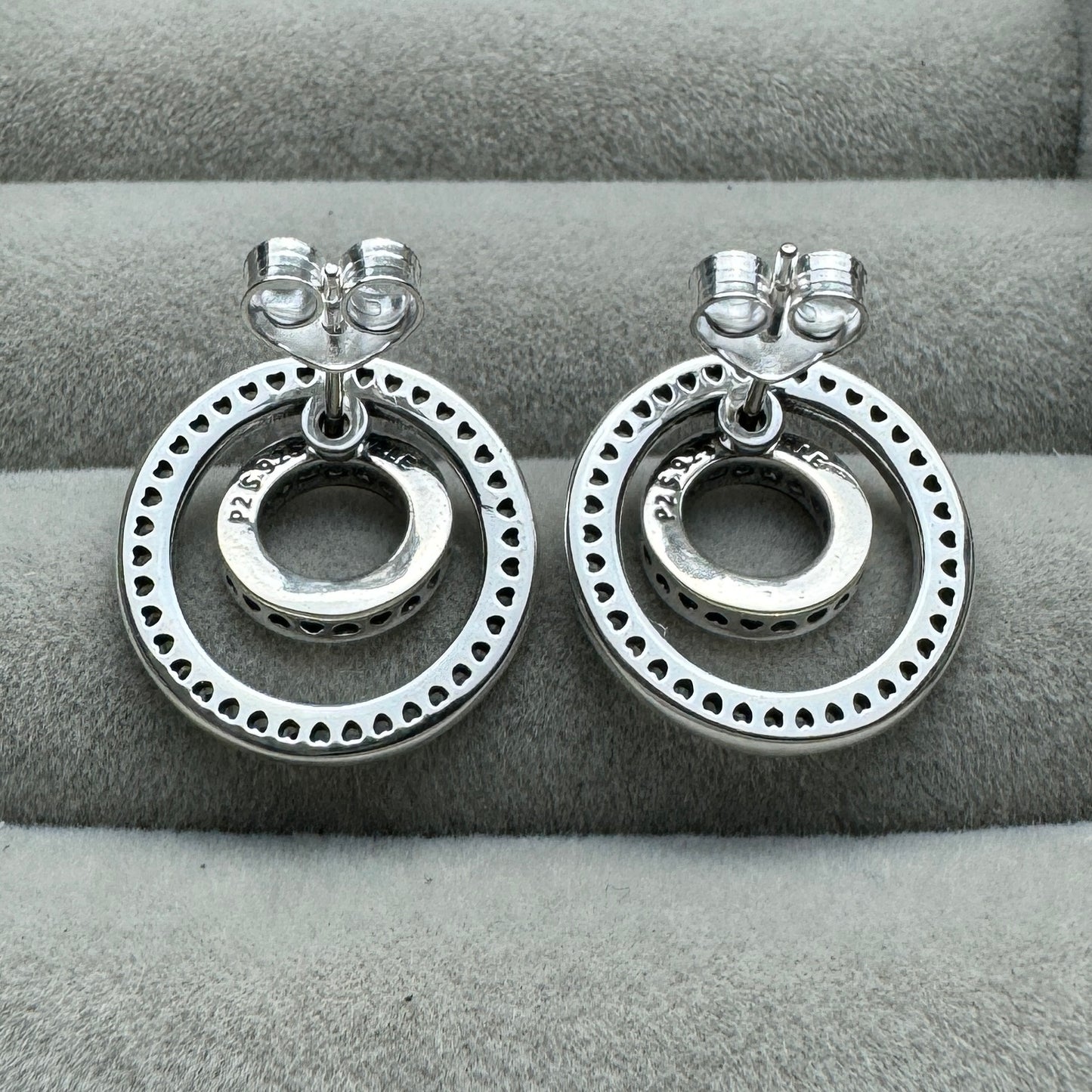 Aretes Pavé Y Logotipo