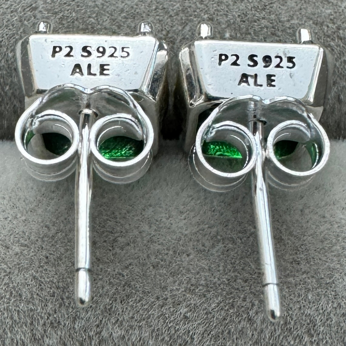 Aretes De Botón Halo Verde Cuadrado Brillante