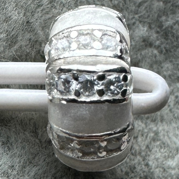 Charm Clip De Seguridad Brillante Blanco Pandora Vista Desde Atrás