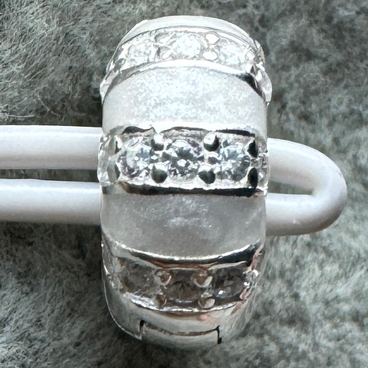 Charm Clip De Seguridad Brillante Blanco Pandora Vista Frontal