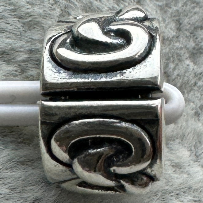 Charm Clip De Seguridad Corazones Entrelazados Pandora Vista Desde Atrás