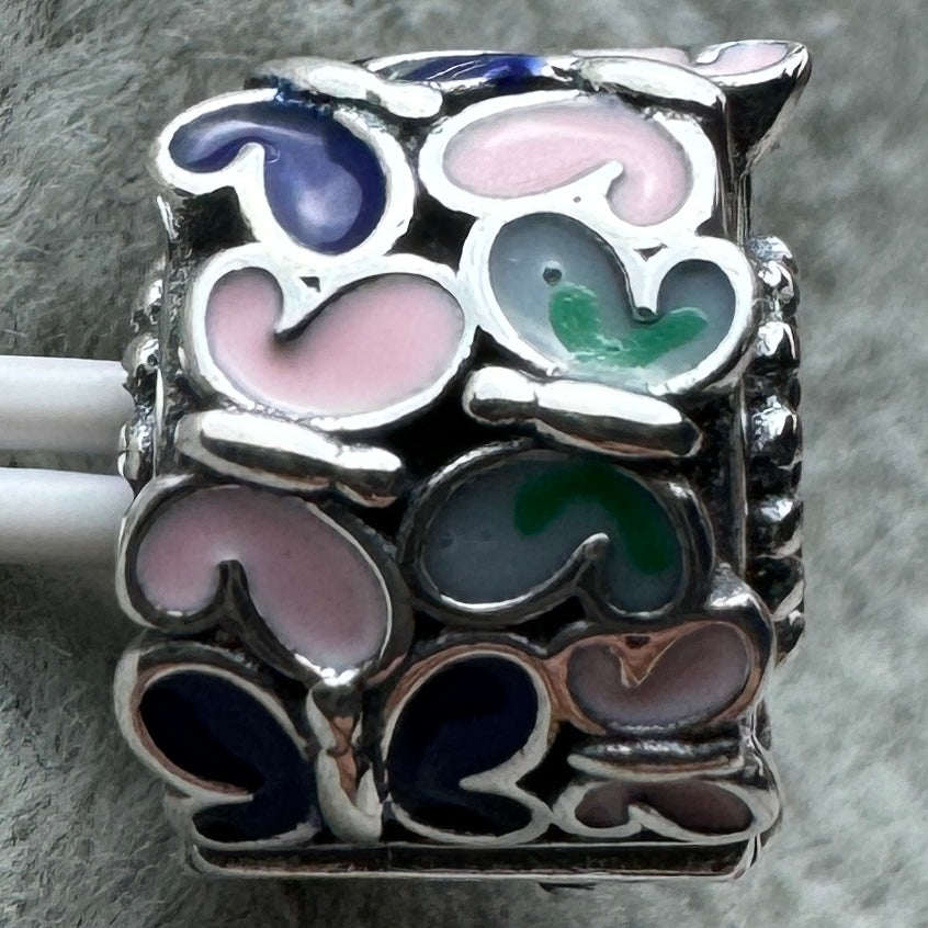 Charm Clip De Seguridad Mariposas Pandora Vista Desde Atrás
