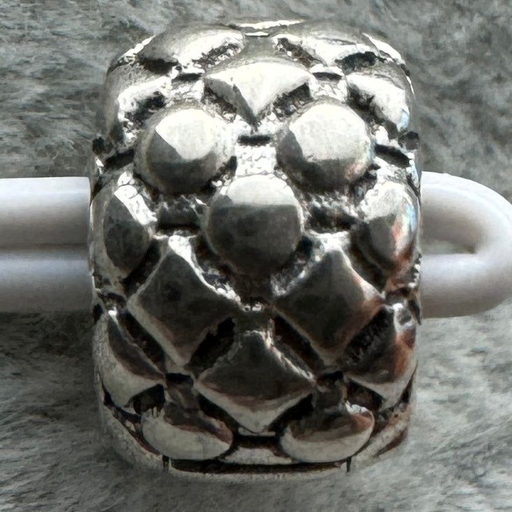 Charm Clip De Seguridad Tachuelas Pandora Vista Frontal