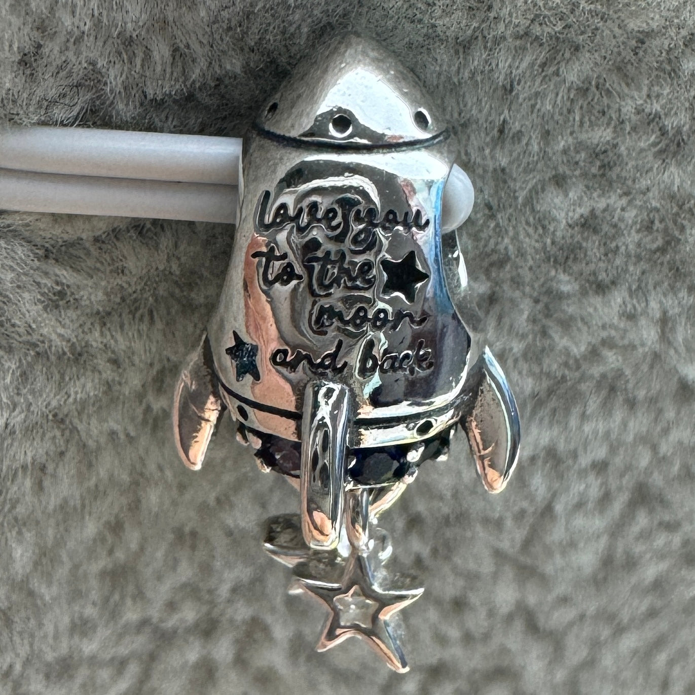 Charm Cohete Pandora Vista Desde Atrás