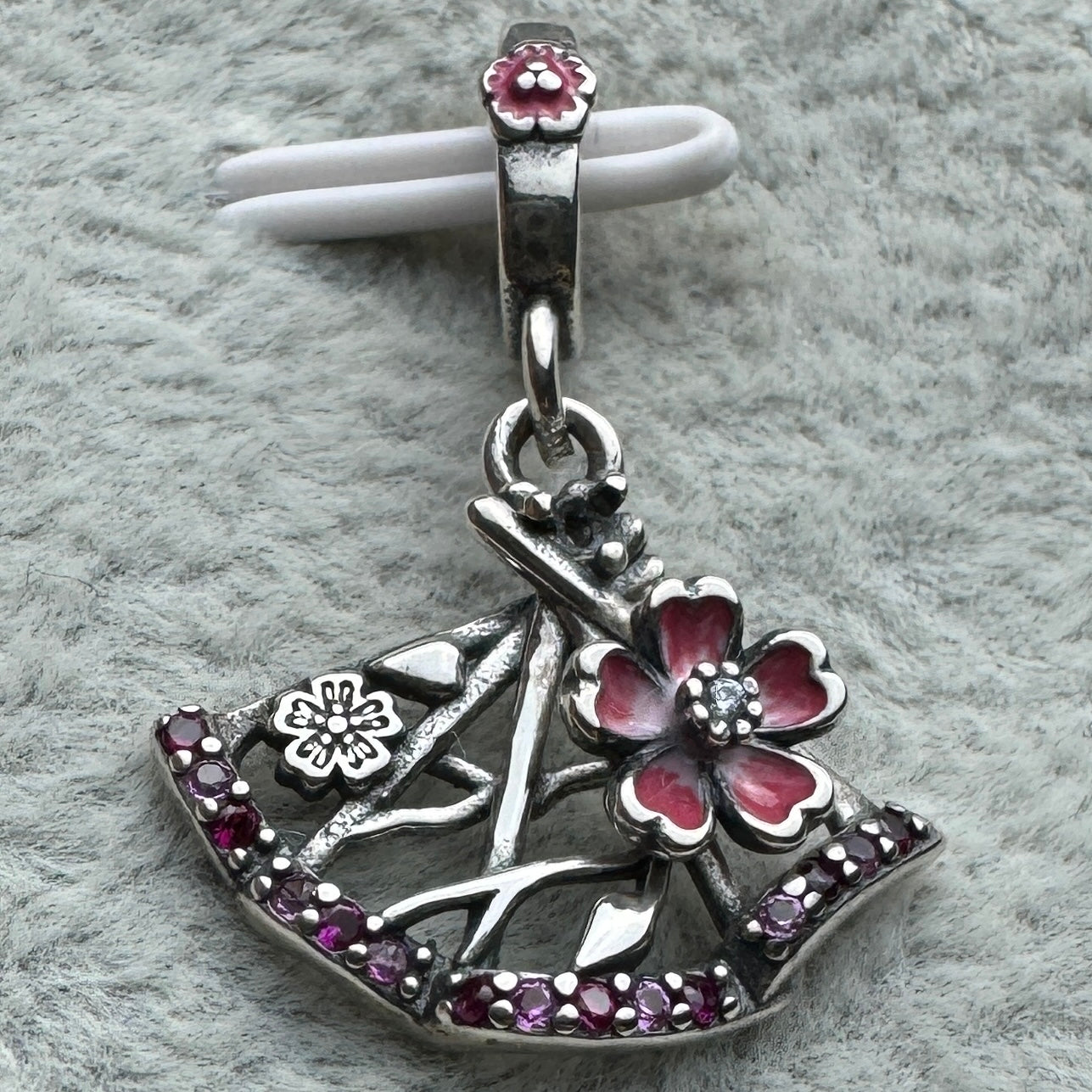 Charm Colgante Abanico Con Flores De Cerezo Pandora Vista Frontal