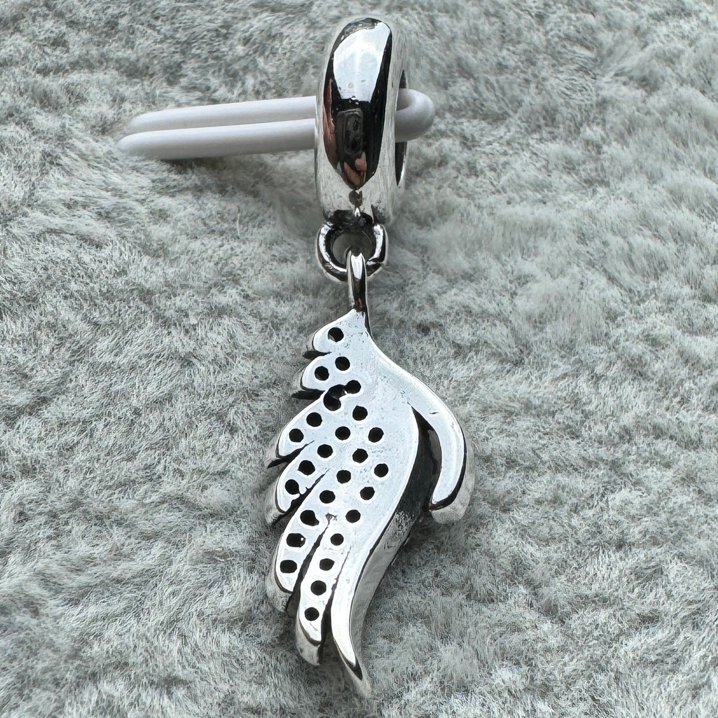 Charm Colgante Ala De Ángel Brillante Pandora Vista Desde Atrás