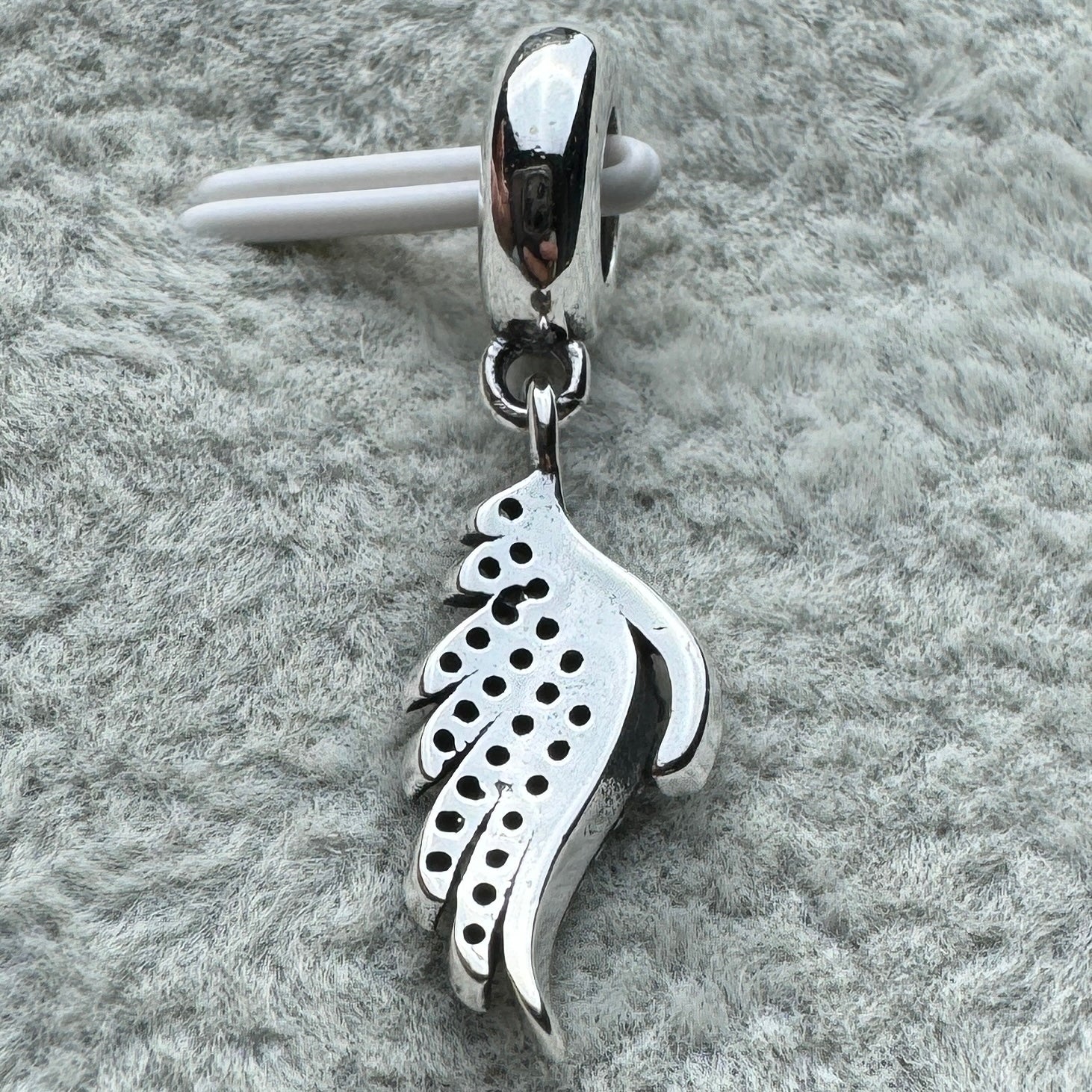 Charm Colgante Ala De Ángel Brillante Pandora Vista Desde Atrás