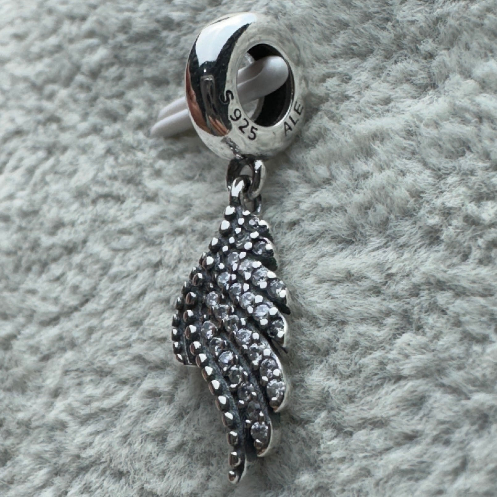 Charm Colgante Ala De Ángel Brillante Pandora Vista Lateral