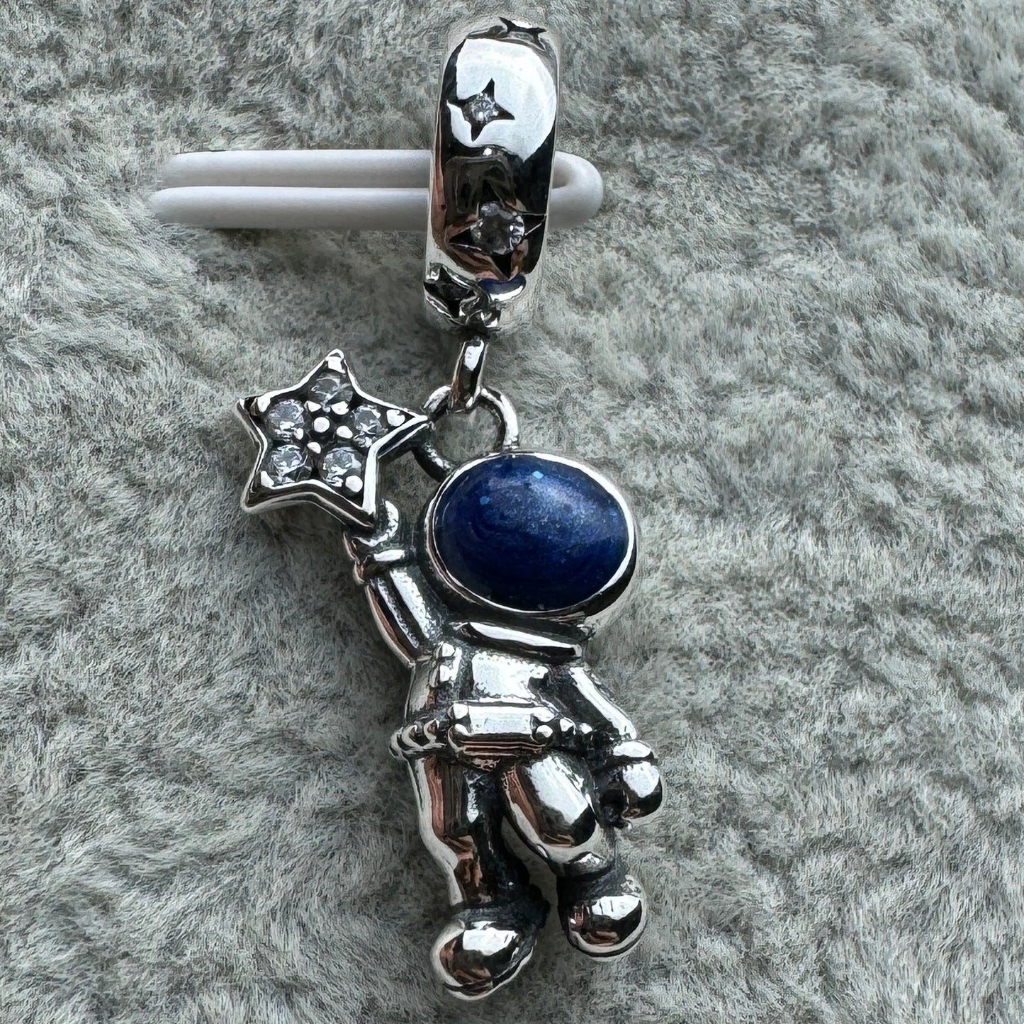 Charm Colgante Astronauta En La Galaxia Pandora Vista Frontal