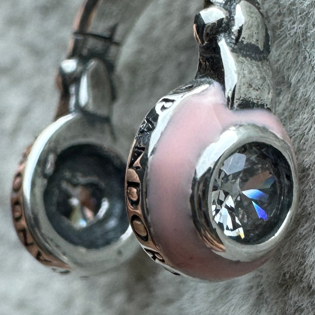 Charm Colgante Audífonos Rosas Pandora Vista Del Audífono Lateral