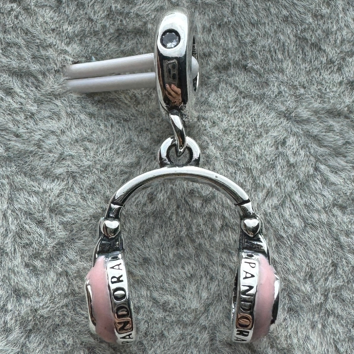 Charm Colgante Audífonos Rosas Pandora Vista Desde Atrás