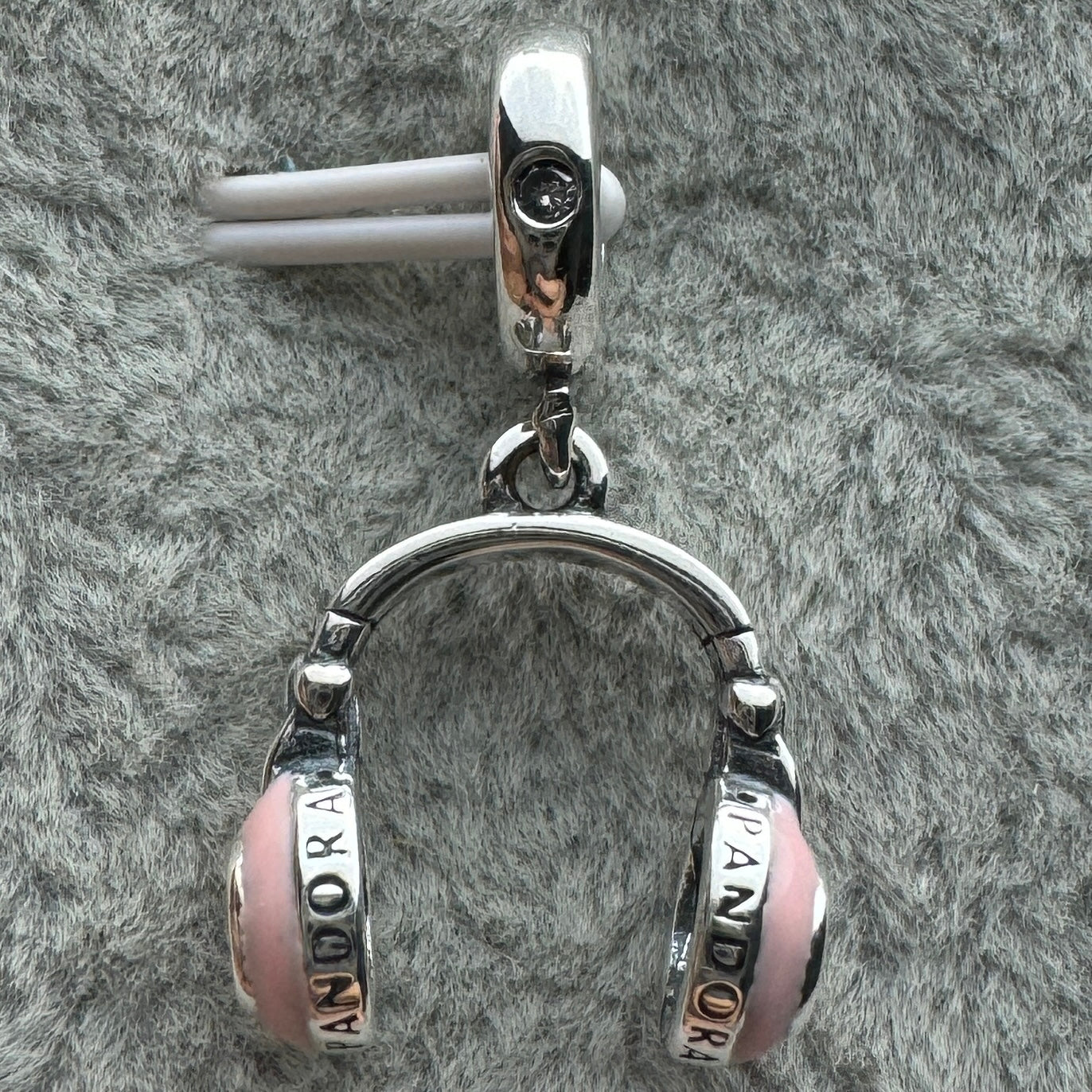 Charm Colgante Audífonos Rosas Pandora Vista Frontal