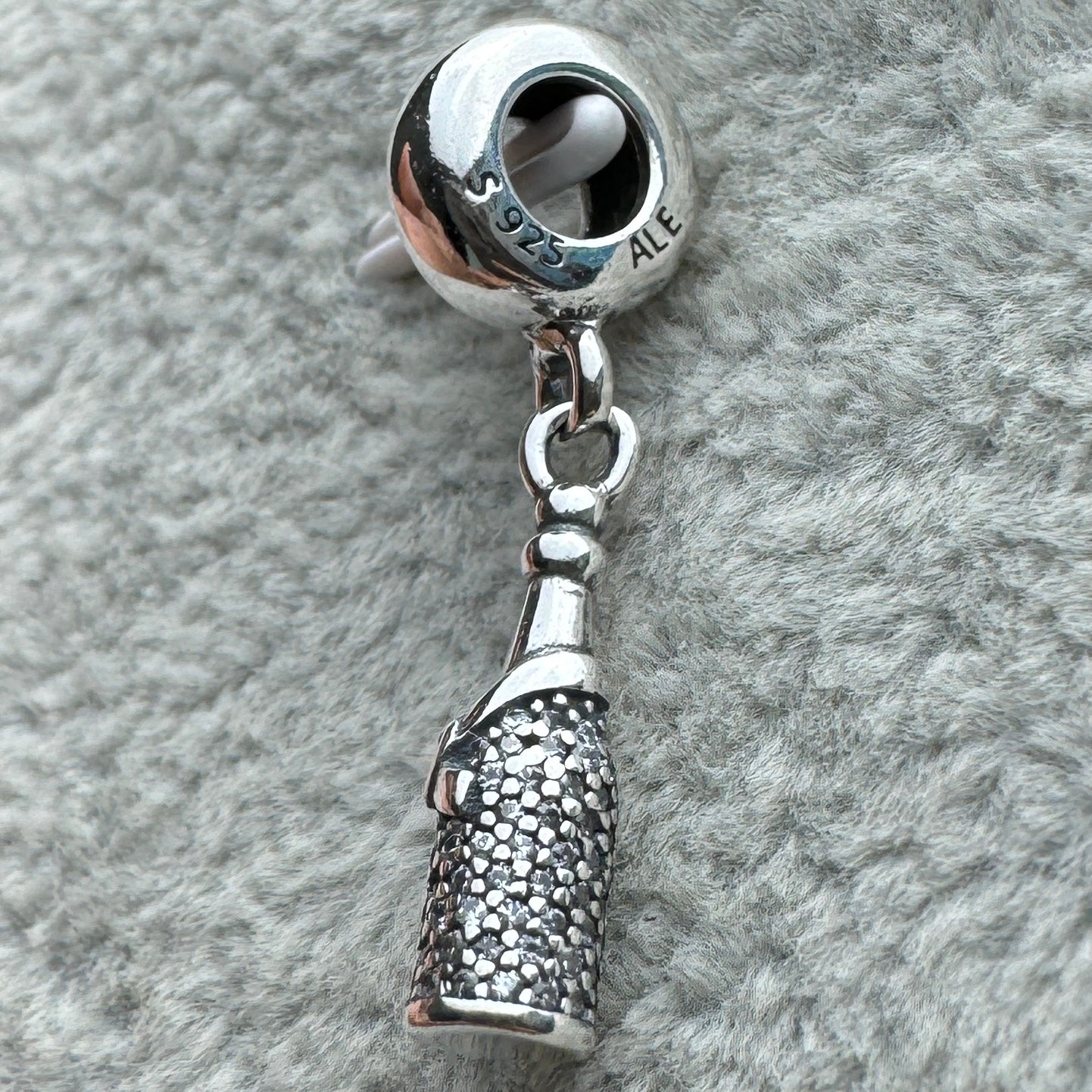 Charm Colgante Botella De Vino Burbujeante Brillante Pandora Vista Lateral