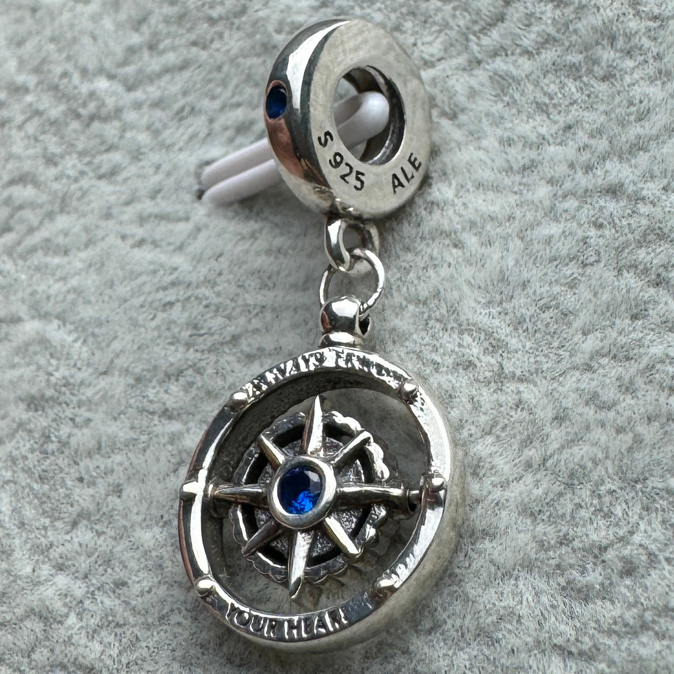 Charm Colgante Brújula Giratoria Pandora Vista Lateral