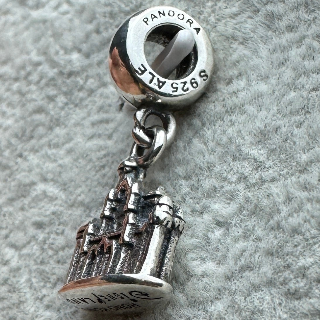 Charm Colgante Castillo DisneyLand HongKong Pandora Vista Del Costado