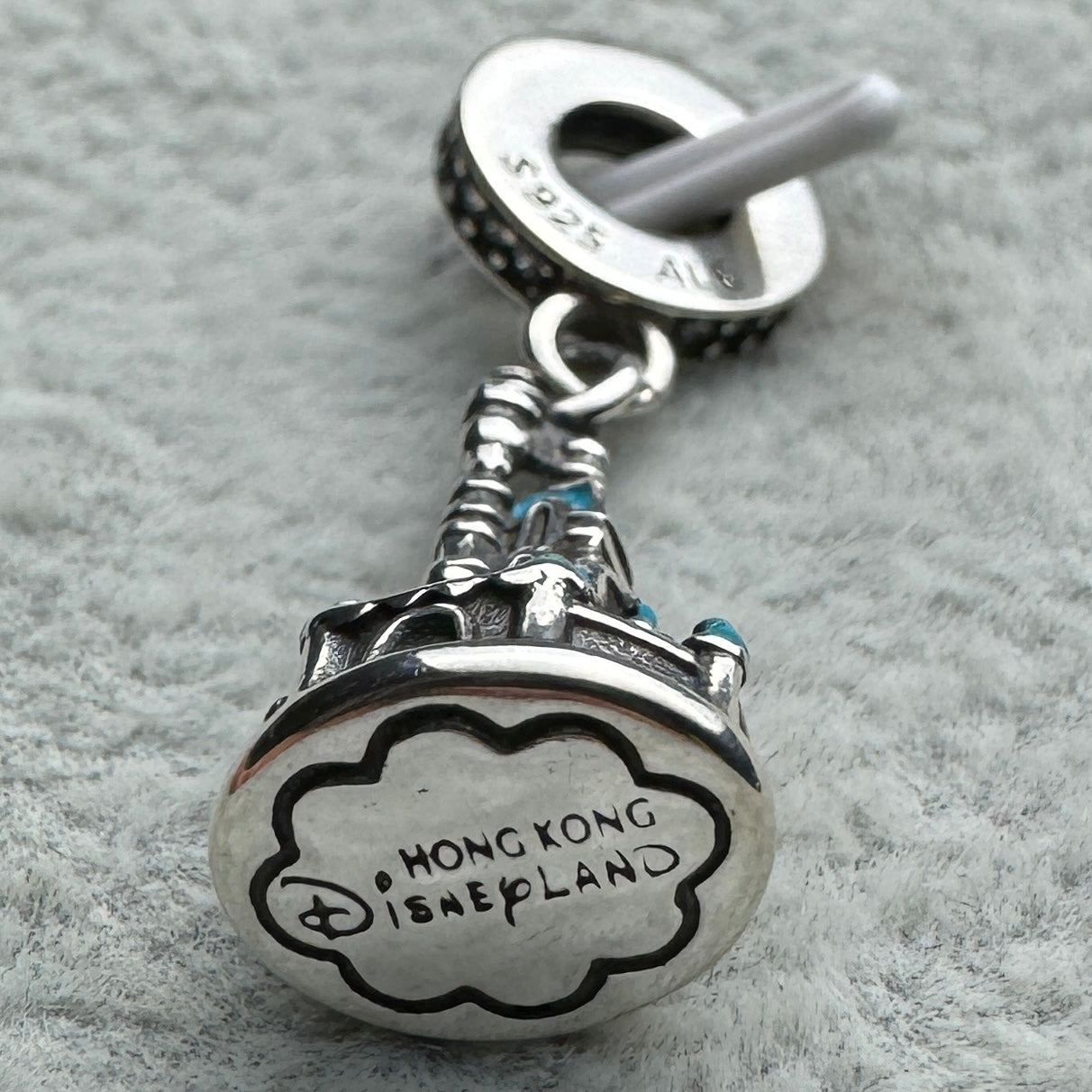 Charm Colgante Castillo DisneyLand Hong Kong 2 Vista Abajo