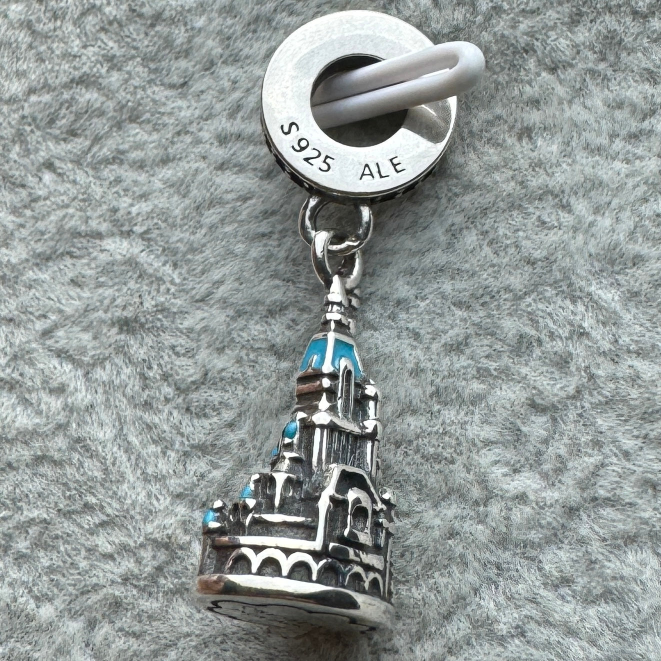 Charm Colgante Castillo DisneyLand Hong Kong 2 Vista Lateral