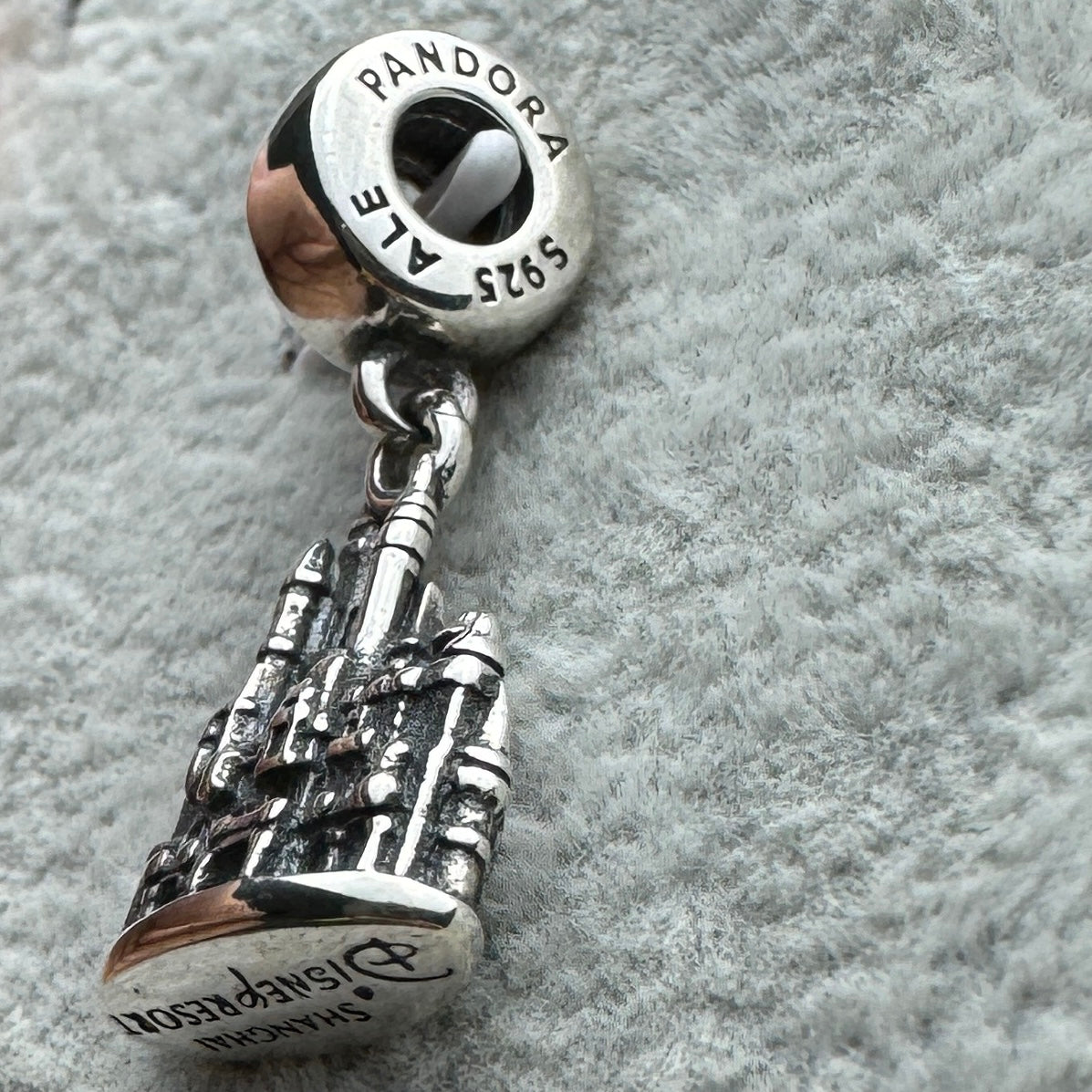 Charm Colgante Castillo Disney Resort Shanghai Vista Del Costado