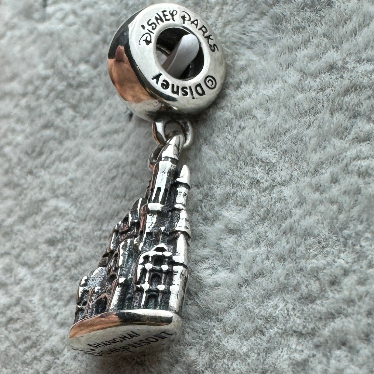 Charm Colgante Castillo Disney Resort Shanghai Vista Lateral