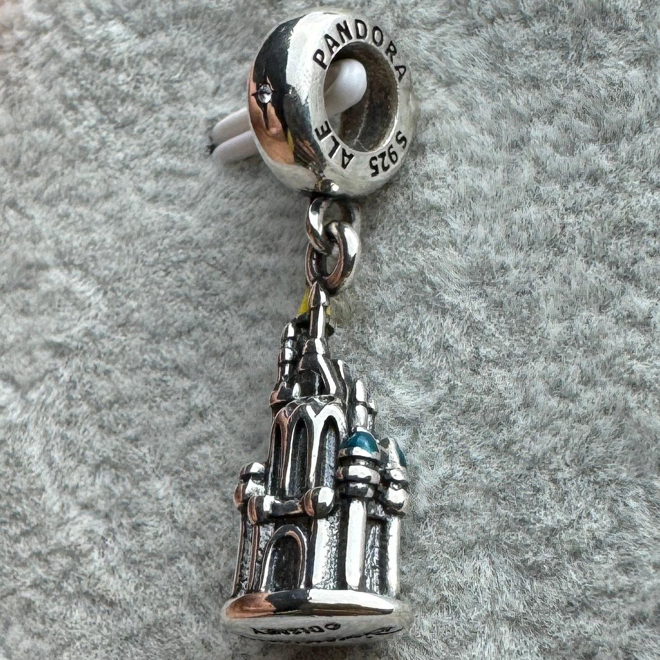 Charm Colgante Castillo Disney Resort Tokio 3 Vista Del Costado