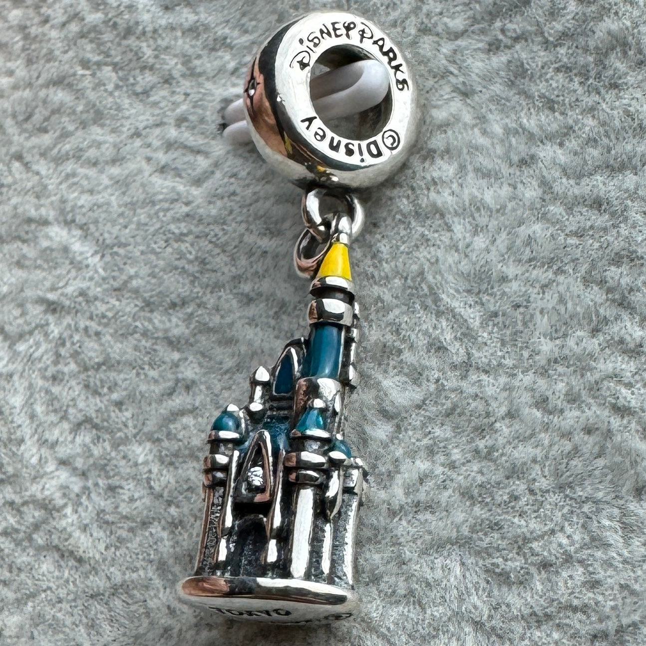 Charm Colgante Castillo Disney Resort Tokio 3 Vista Lateral