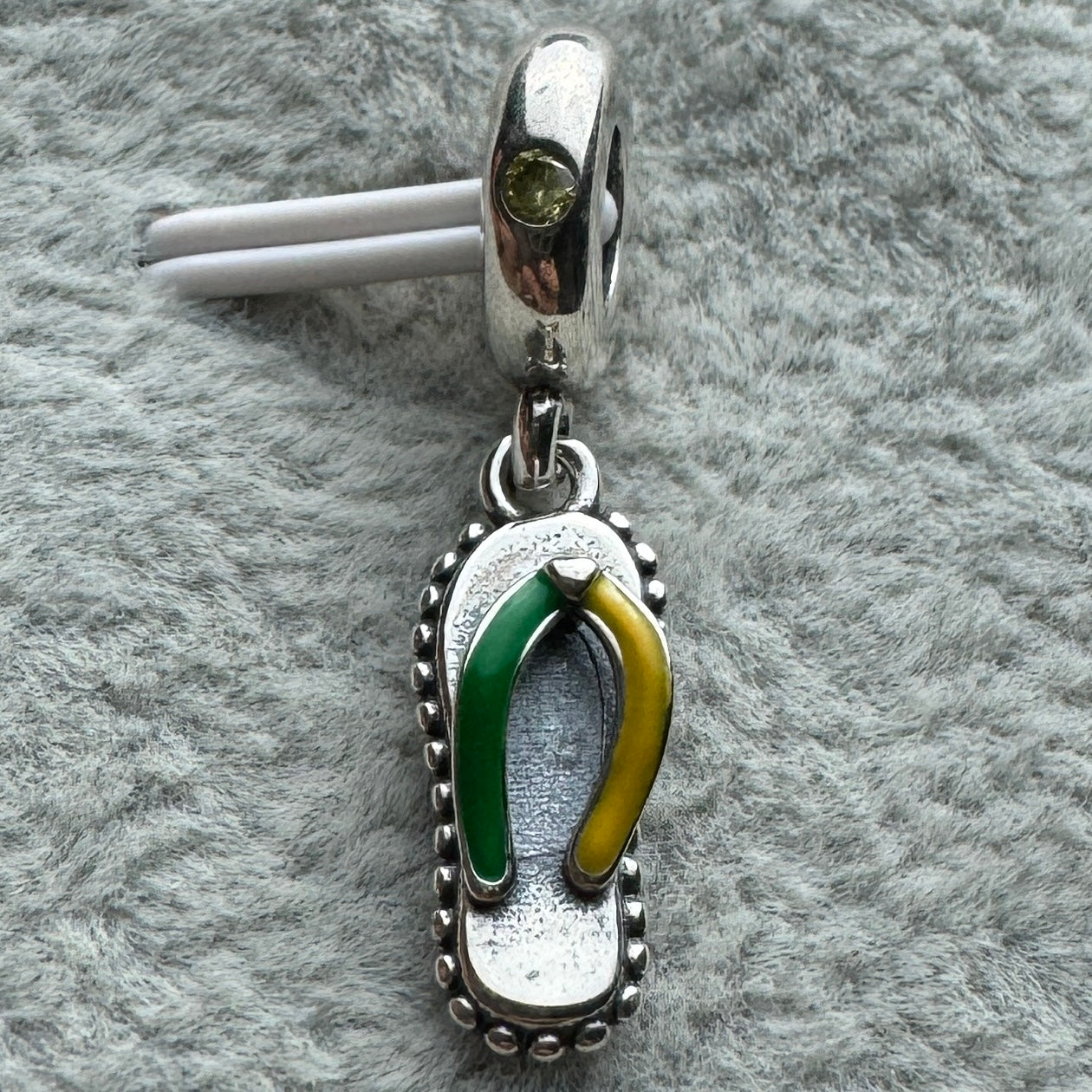 Charm Colgante Chancla Pandora Vista Frontal