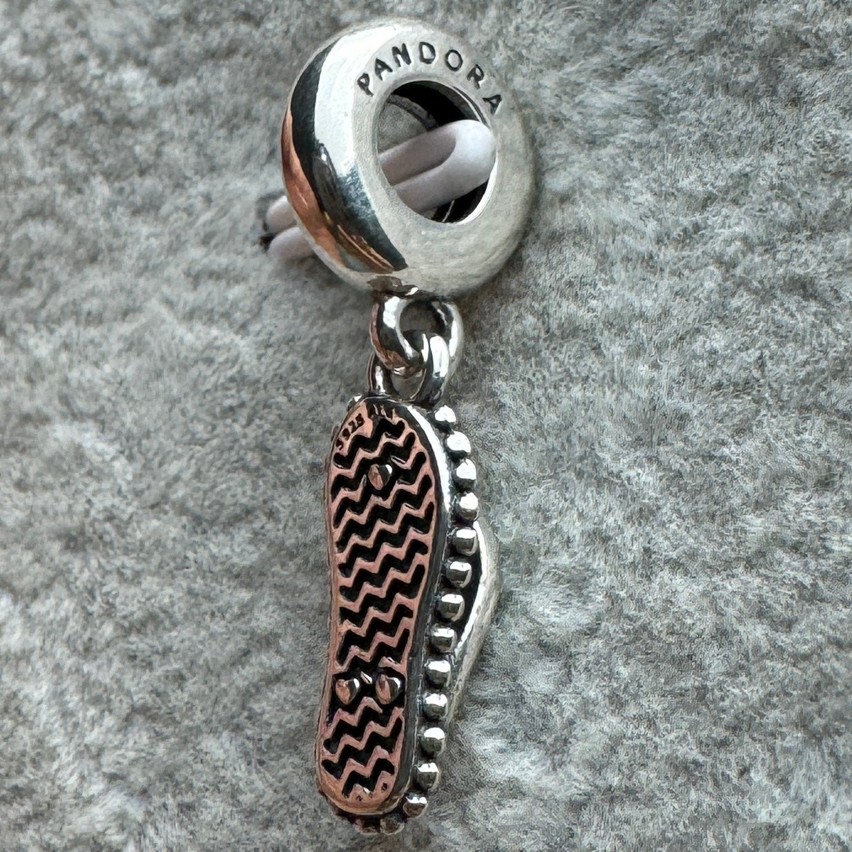 Charm Colgante Chancla Pandora Vista Lateral