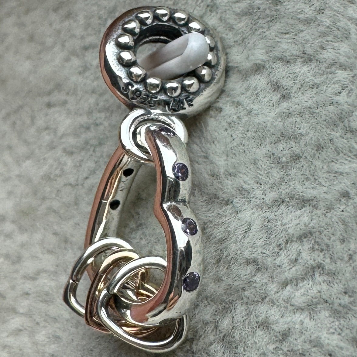 Charm Colgante Corazón Con Corazones Pequeños Pandora Vista Lateral