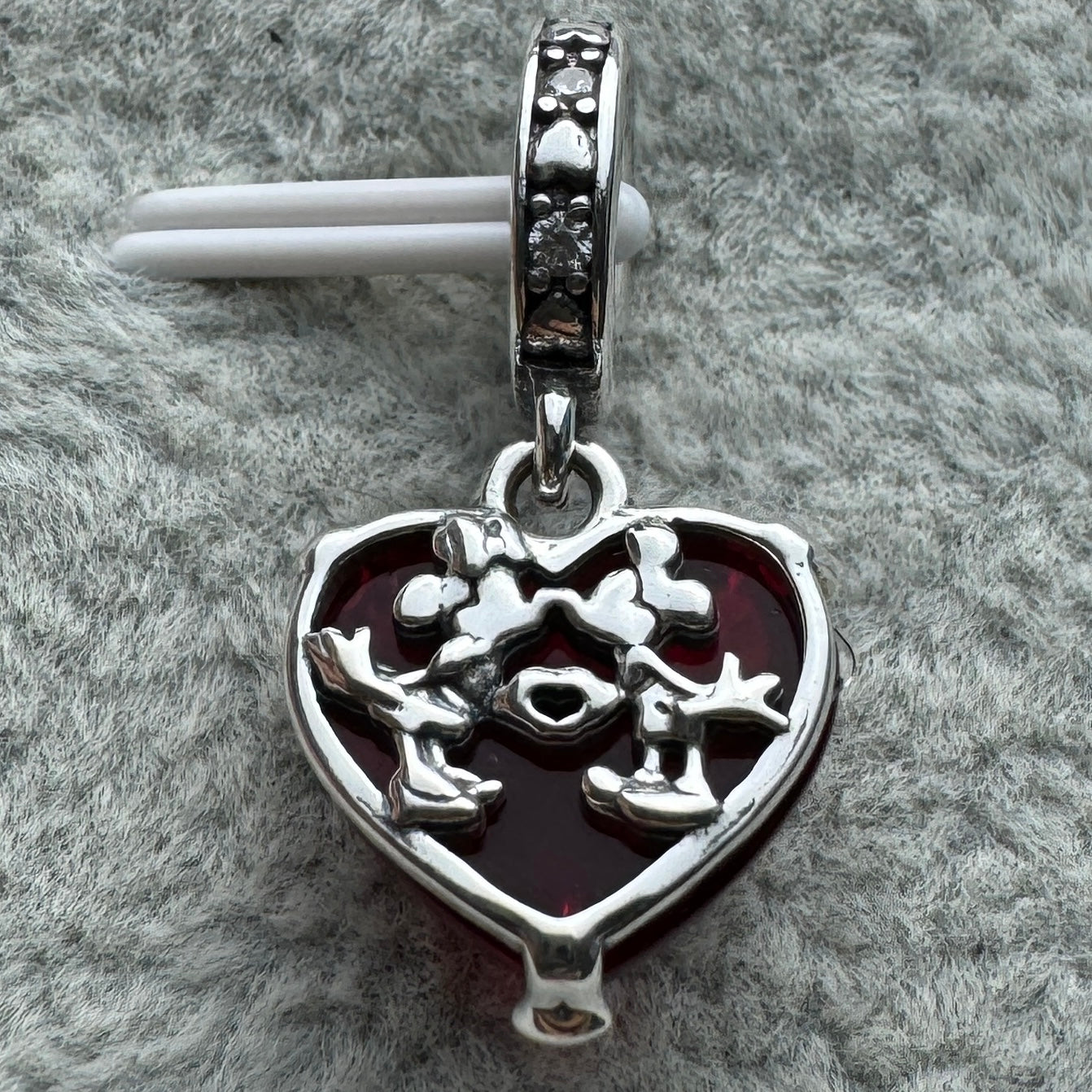 Charm Colgante Corazón Rojo Cristal De Murano Mickey Y Minnie Disney Pandora Vista Desde Atrás